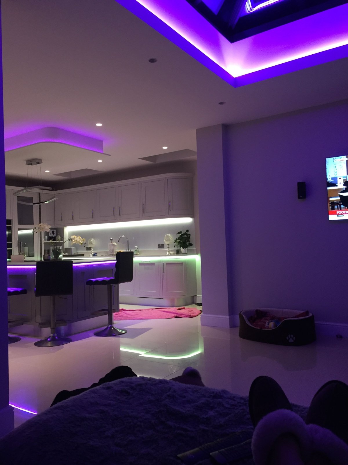 Фиолетовая подсветка