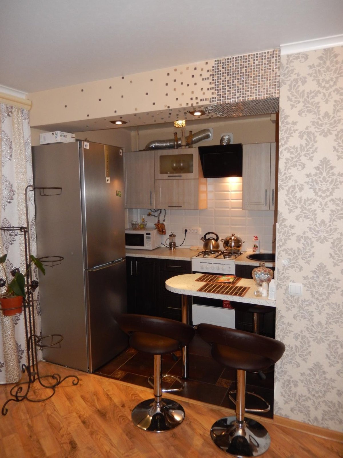 Маленькая кухня с барной стойк