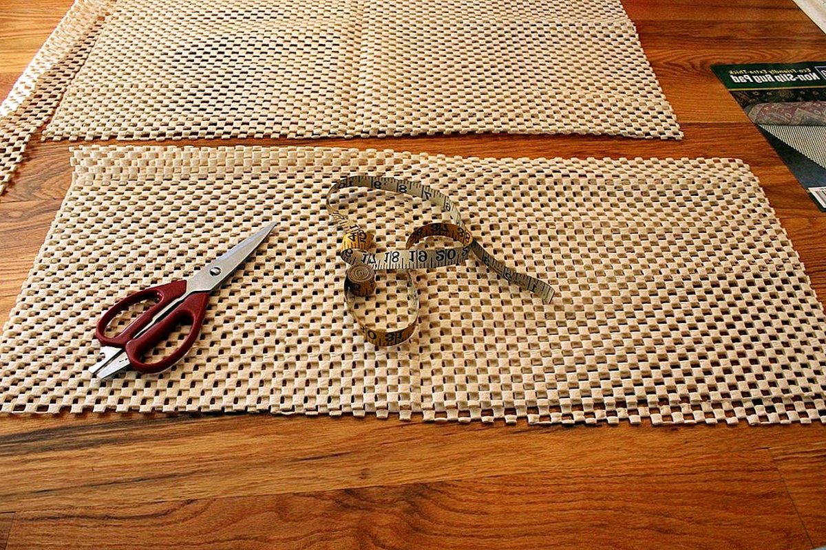 Коврик из пробок на леске