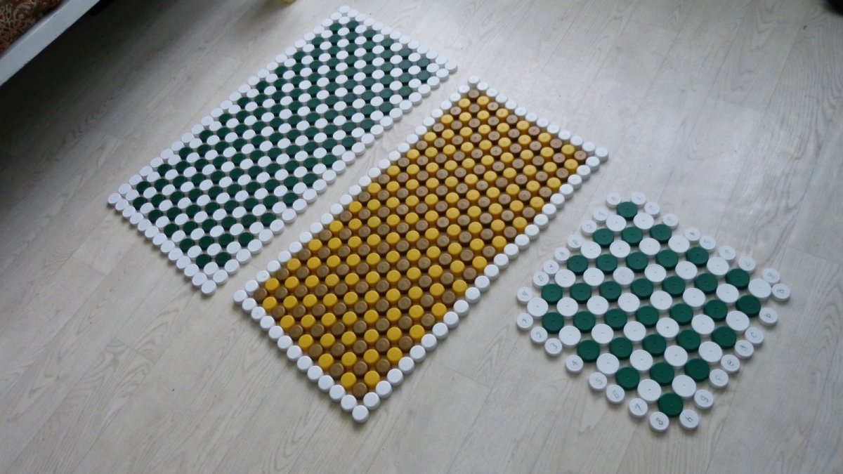 Коврик из крышек от пластиковых бутылок