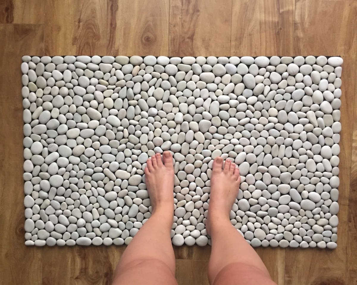 Коврик из гальки для ванной