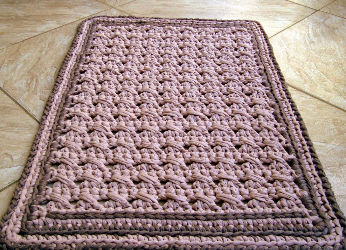 Прямоугольный коврик связанный крючком