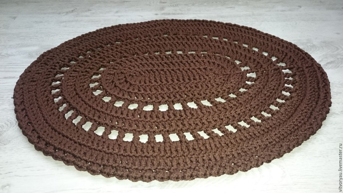 Овальный коврик из полиэфирного шнура