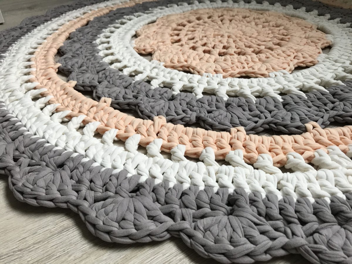 Вязаный коврик декор