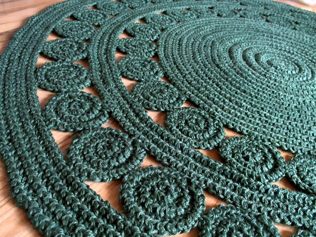 Коврик из вязаных жгутов