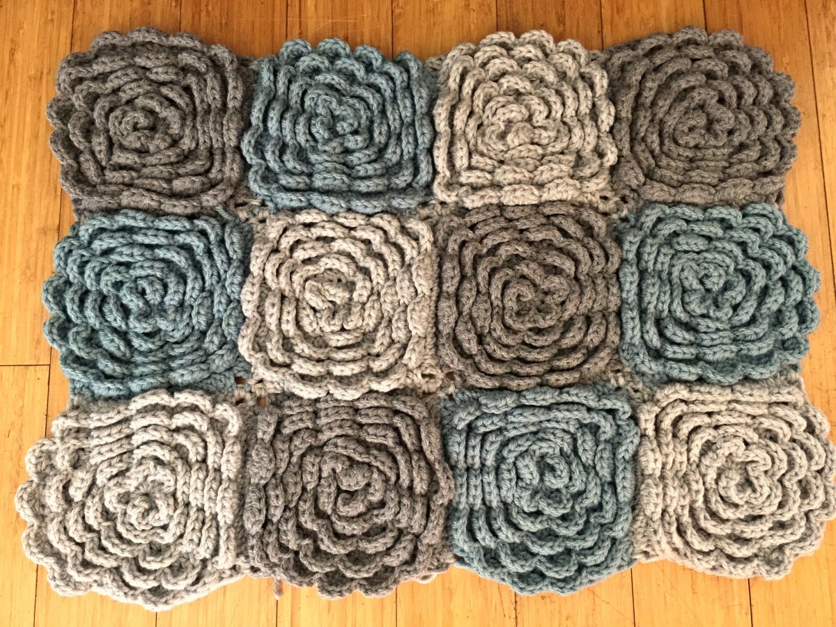 Объемный узор крючком для ковра