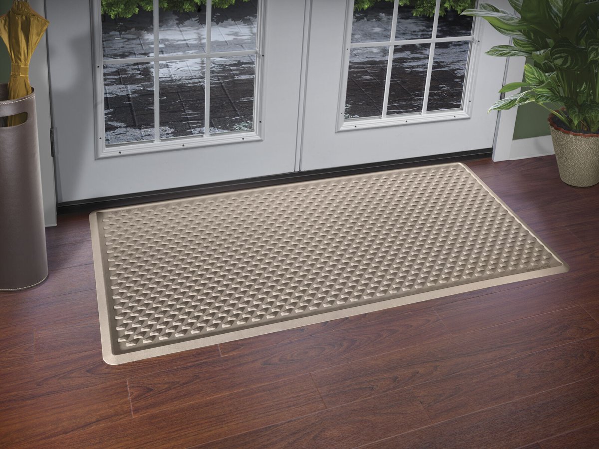 Резиновый коврик в коридор