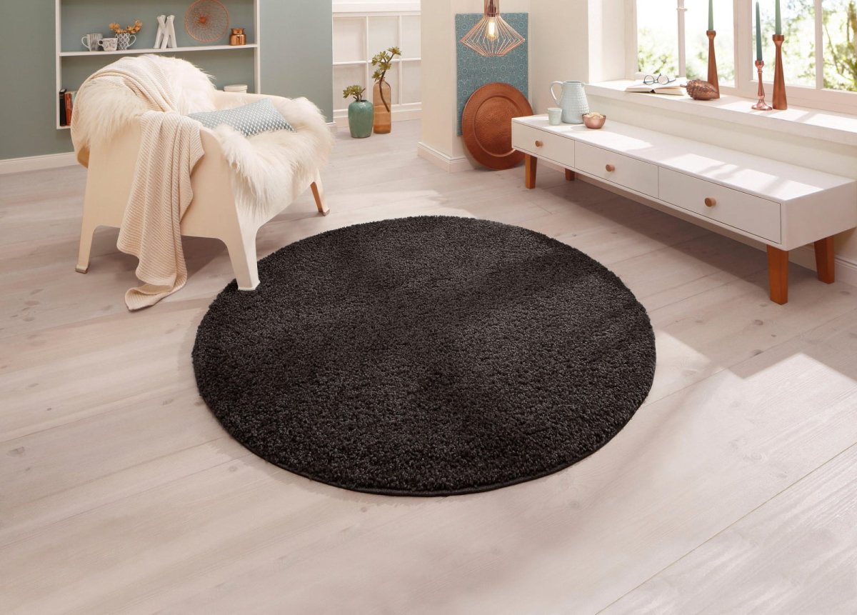 Круглый черный коврик