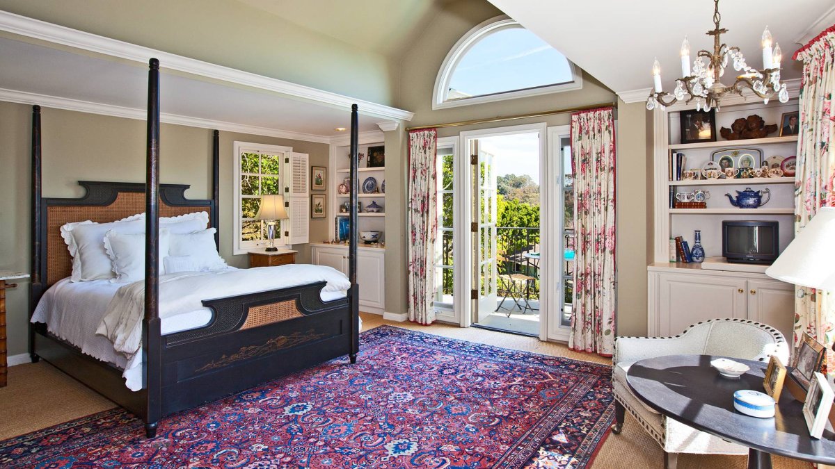 Ковры в интерьере спальни