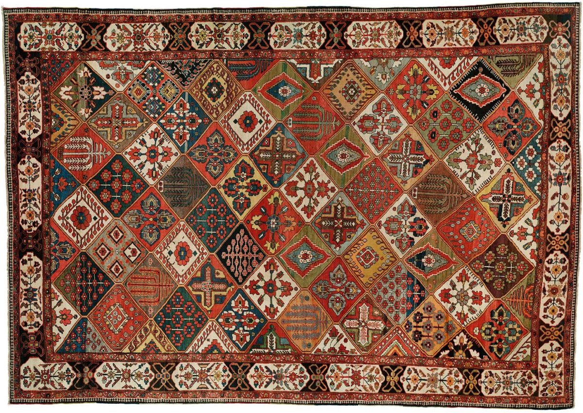 Персидский ковер с растительным орнаментом