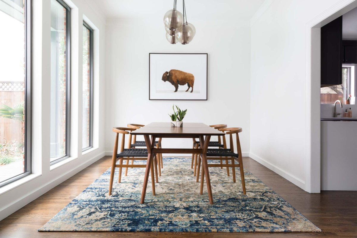 Кухня стол на ковре