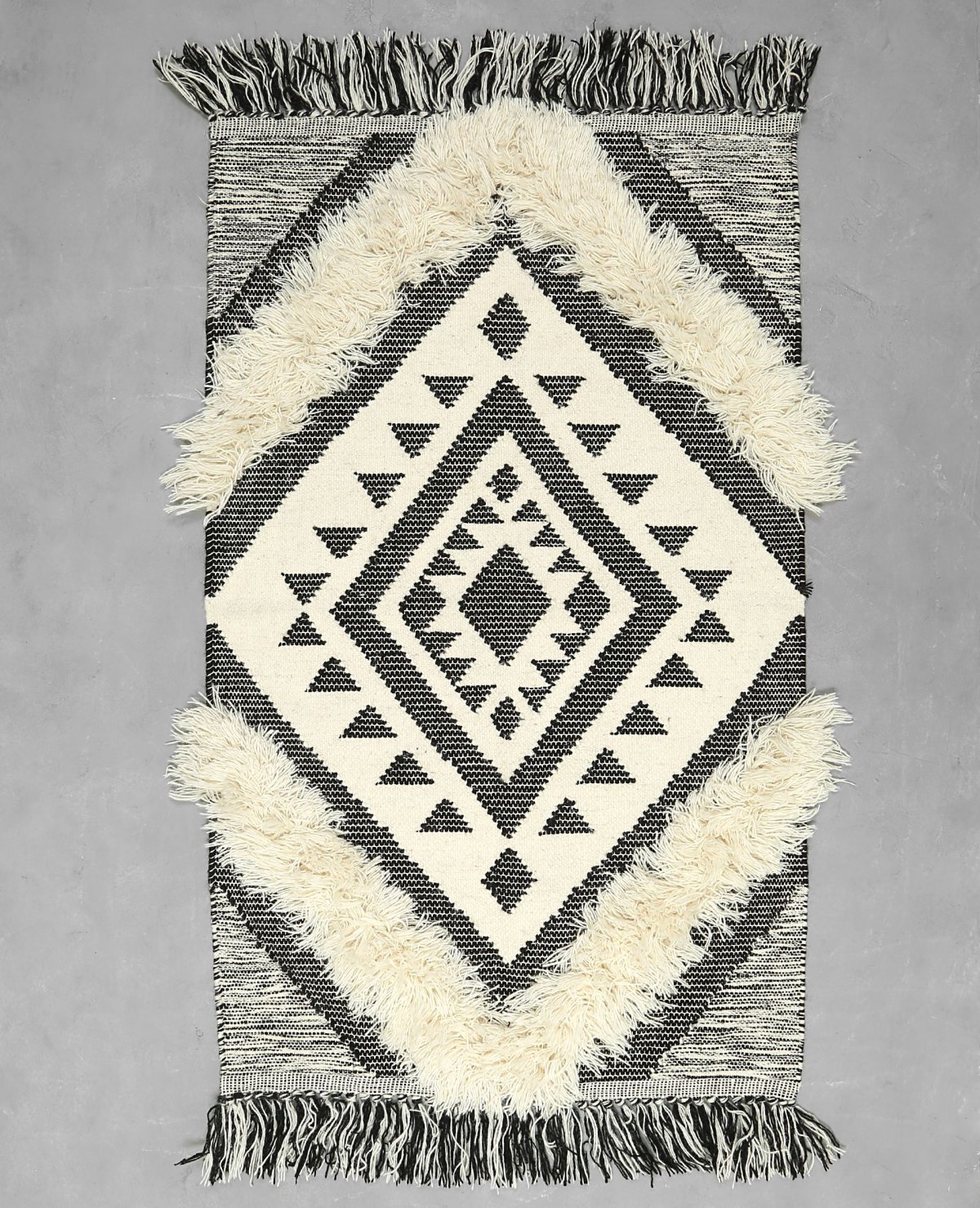 Ковер серый в индейском стиле