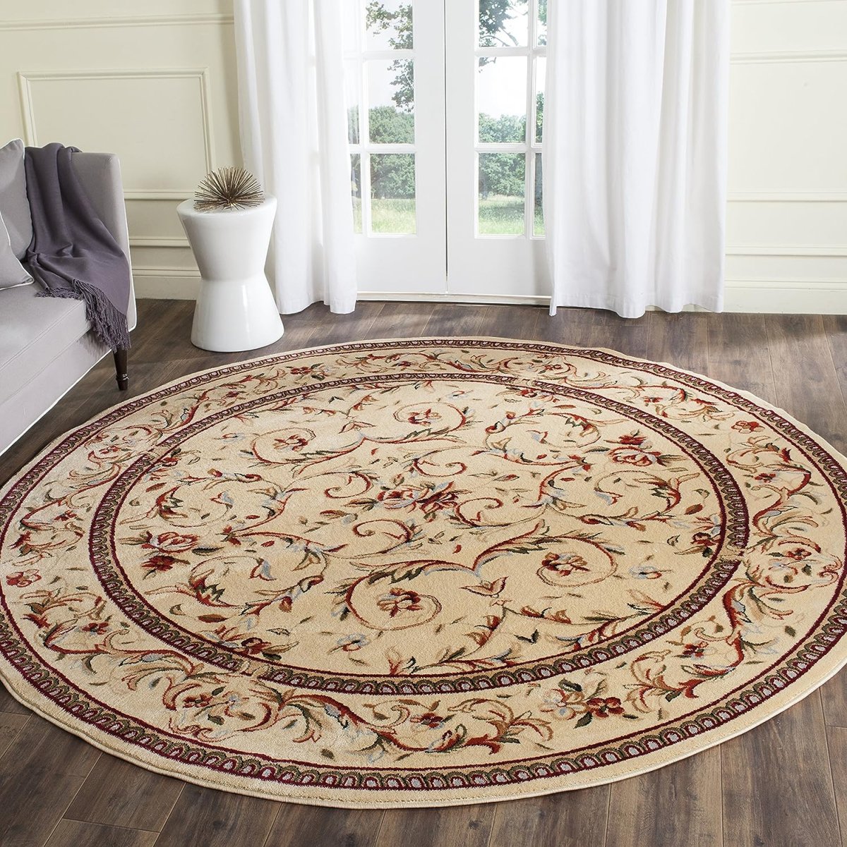 Круглый бежевый ковер