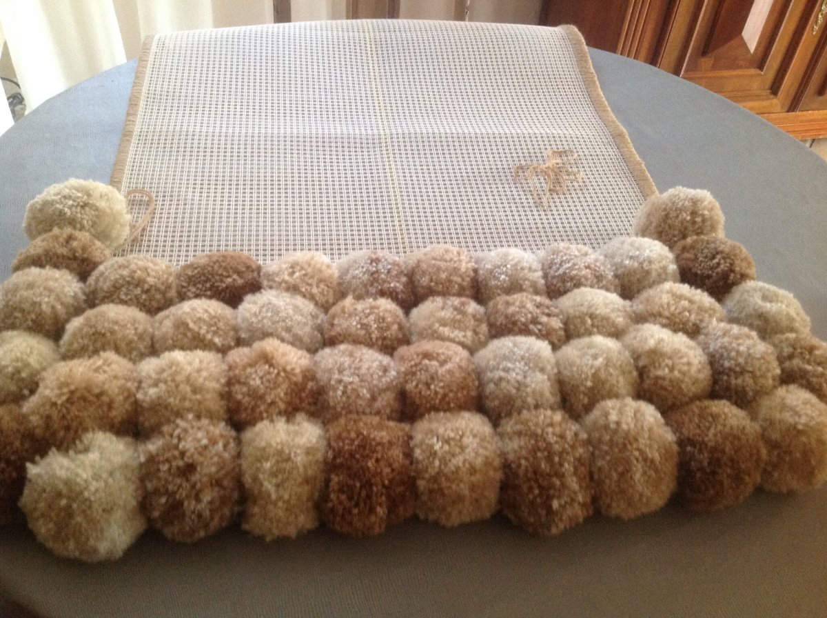 Коврик из помпонов леопард