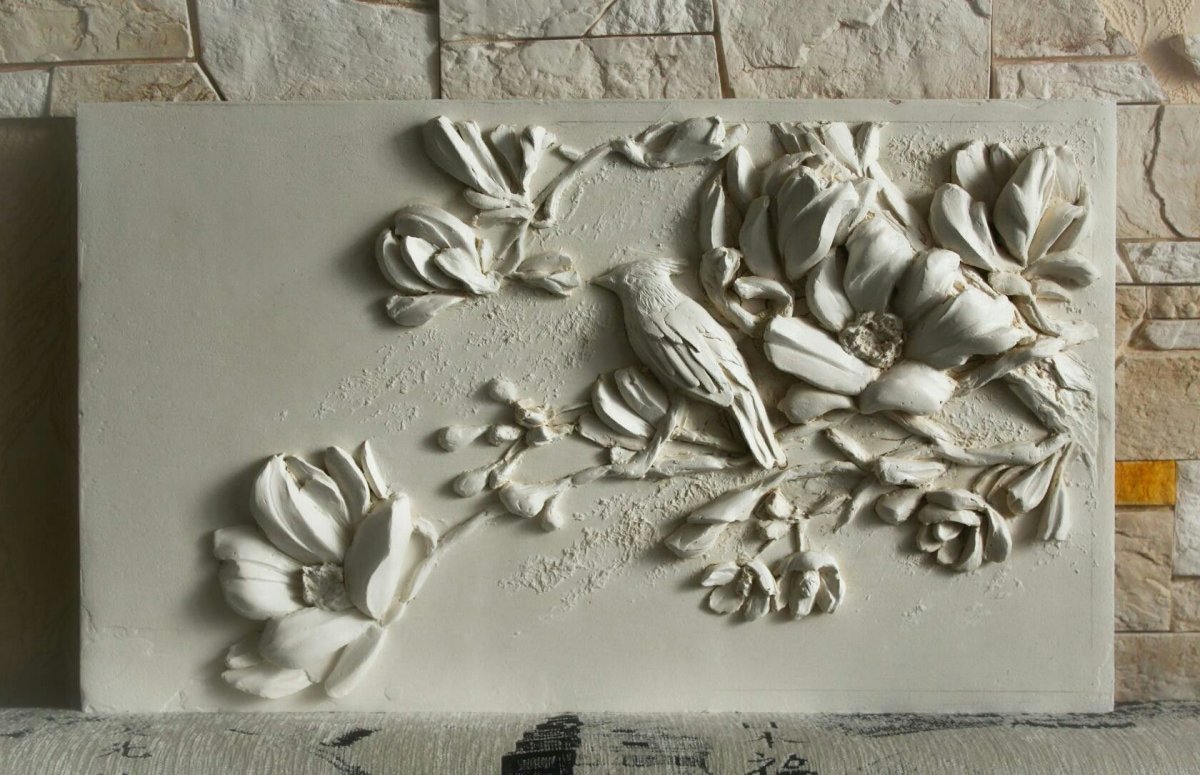 Скульптурная живопись на стене