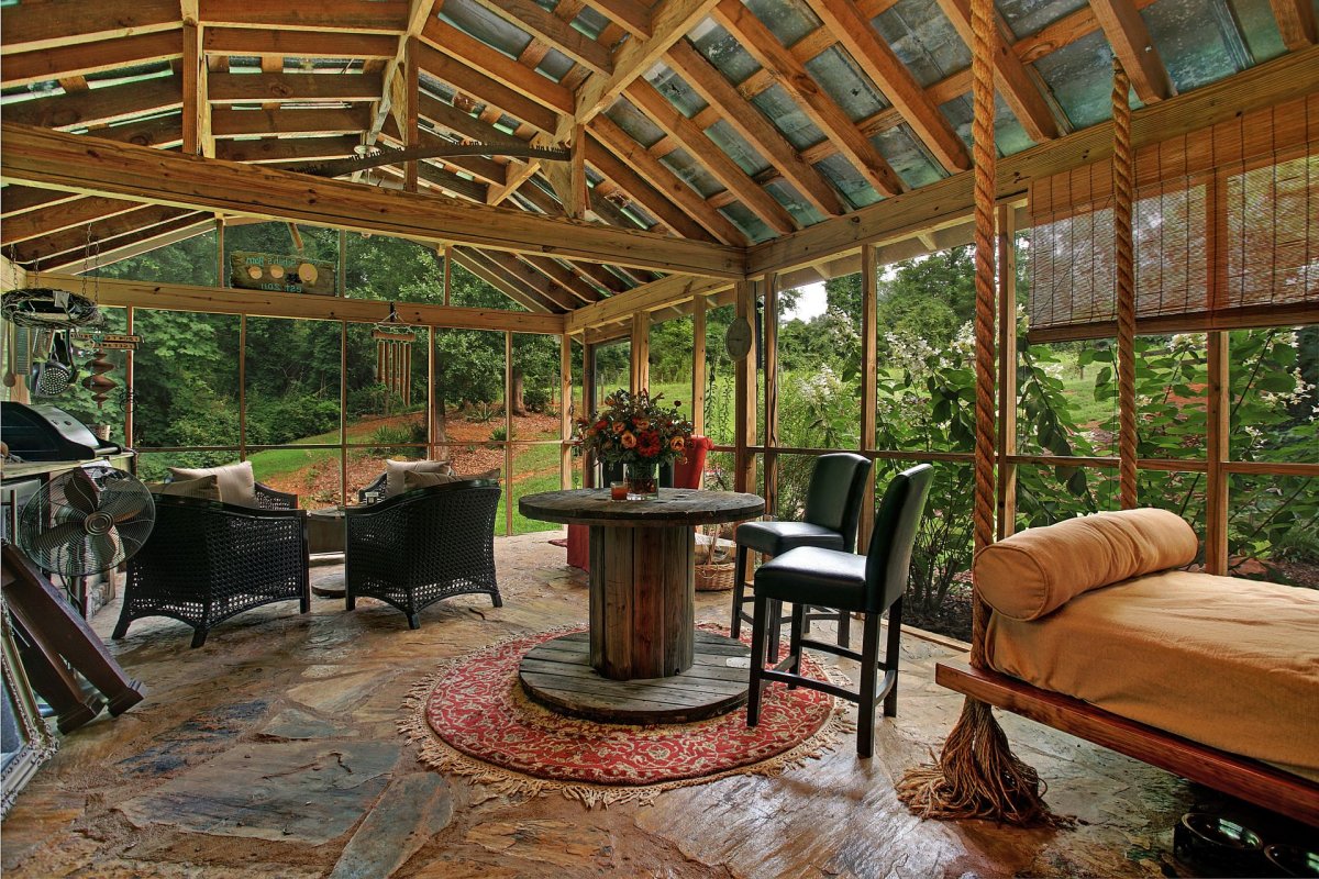 Веранда патио с перголой