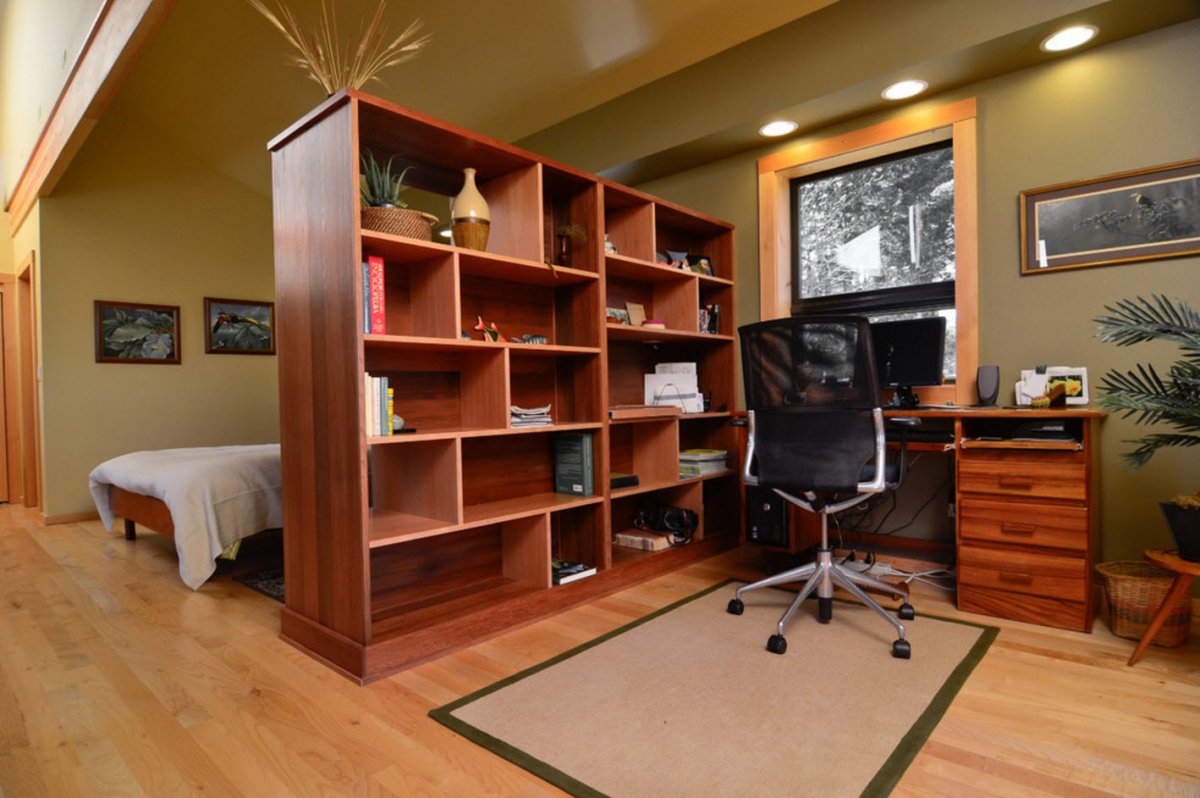 Стеллаж в комнату