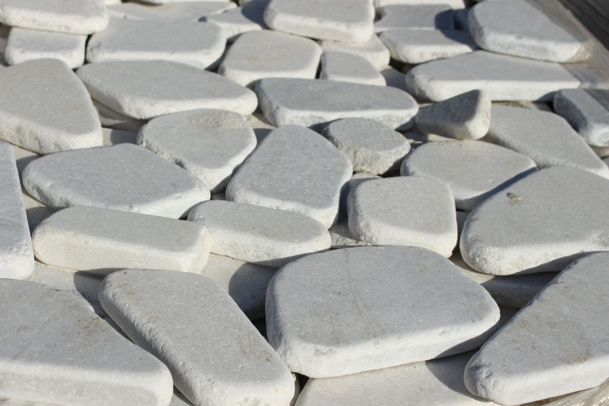 Мрамор галтованный белый