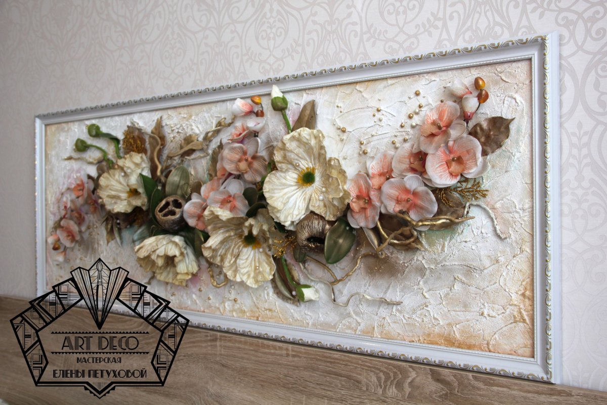Панно с искусственными цветами