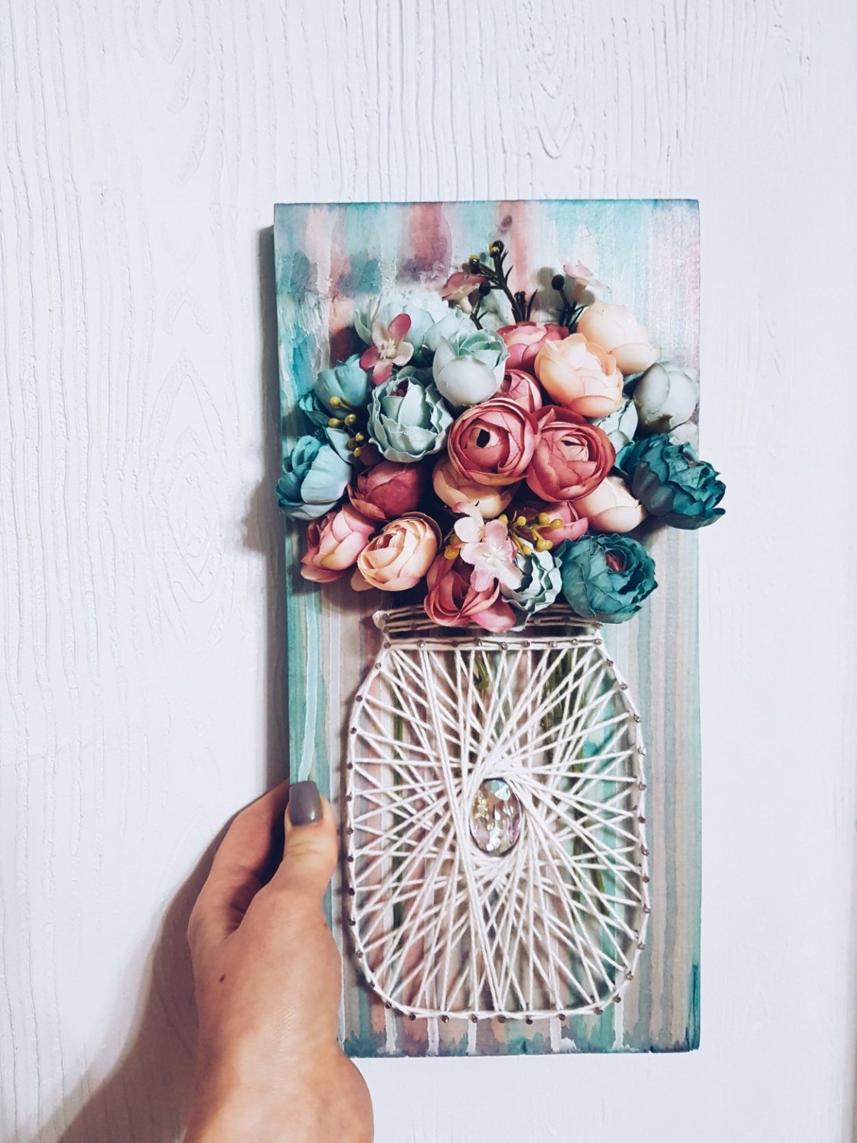 Панно из нитей