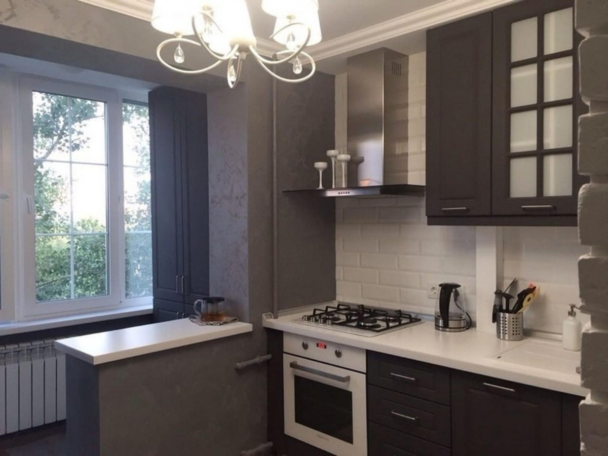 Кухня с балконом в панельном доме