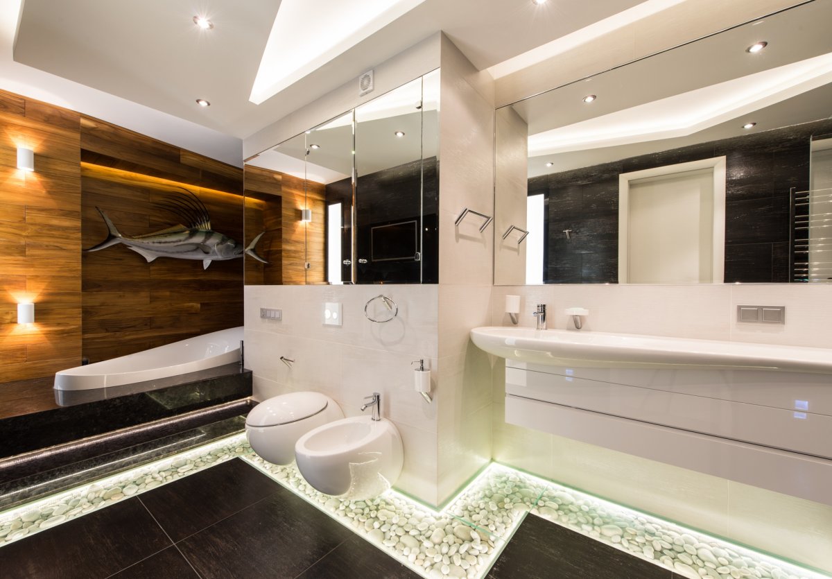 Пол с подсветкой в ванной