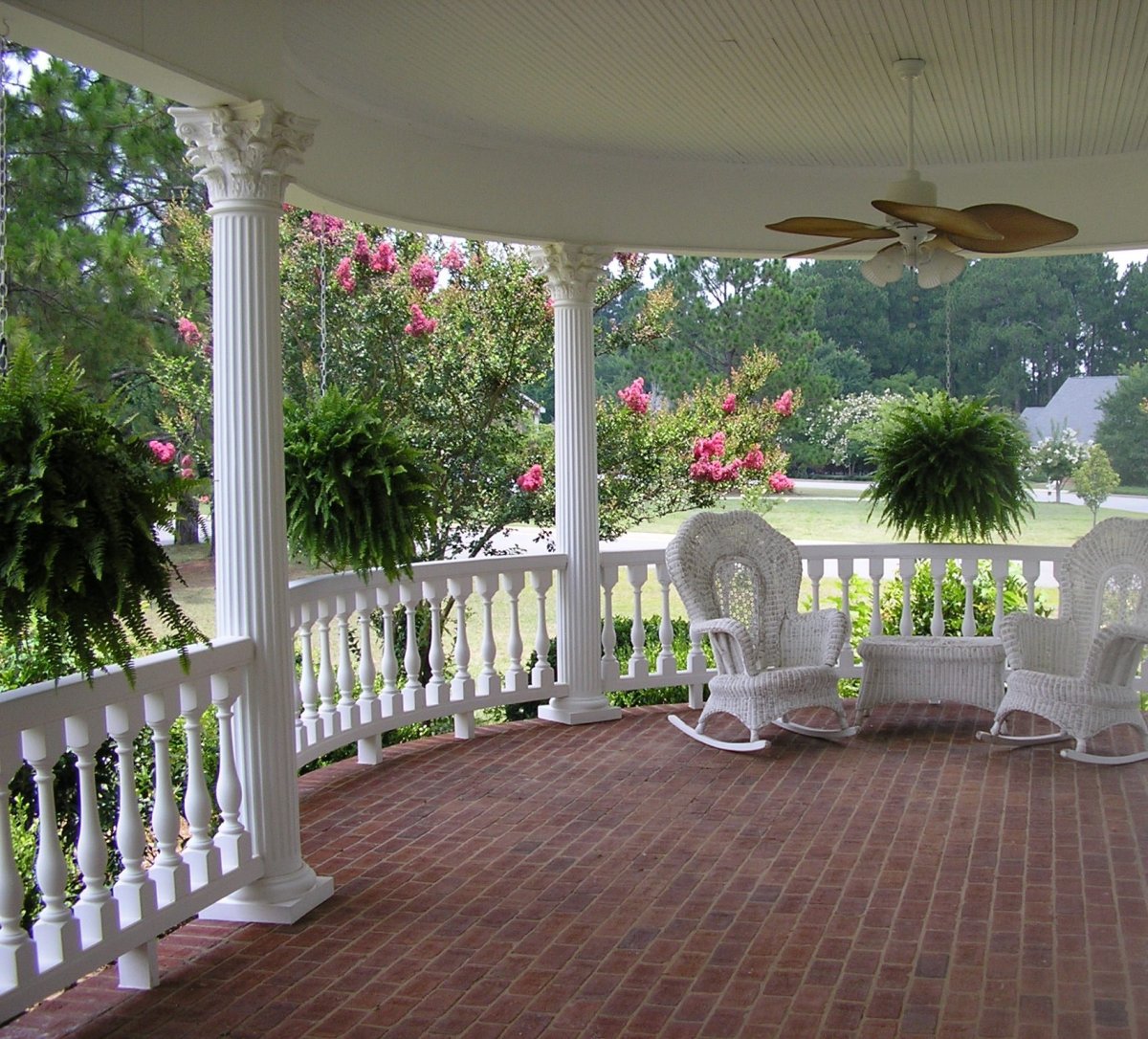 Веранда с колоннами