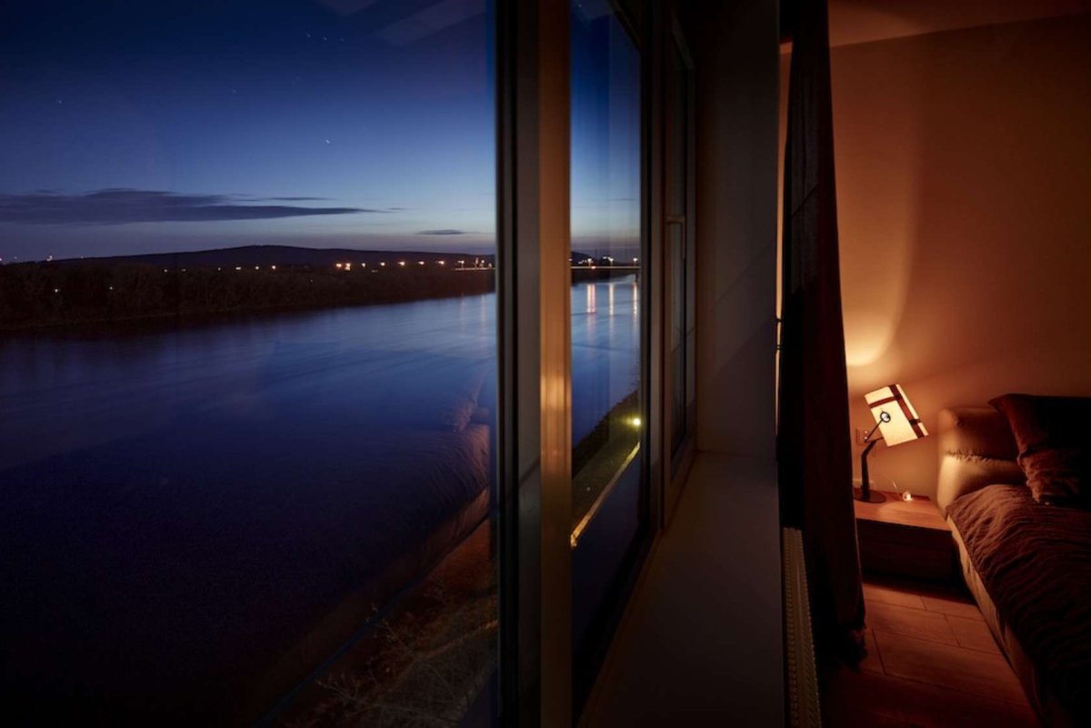 Вечерний вид из окна