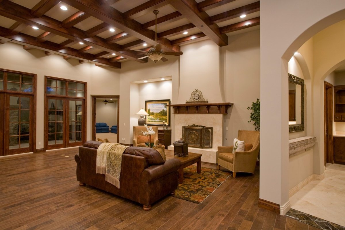 Деревянные балки в интерьере квартиры