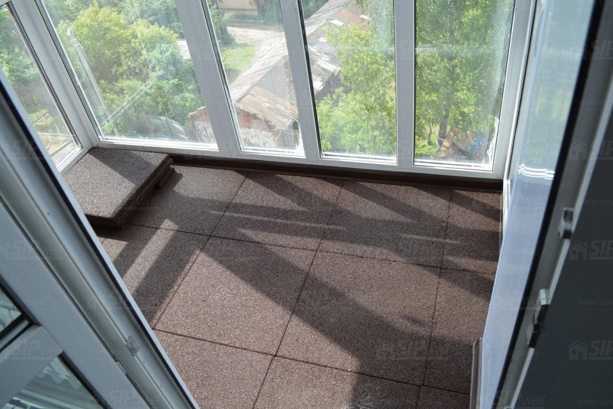 Резиновая плитка на балкон