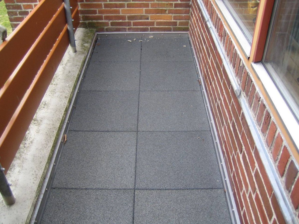 Резиновая плитка на балкон