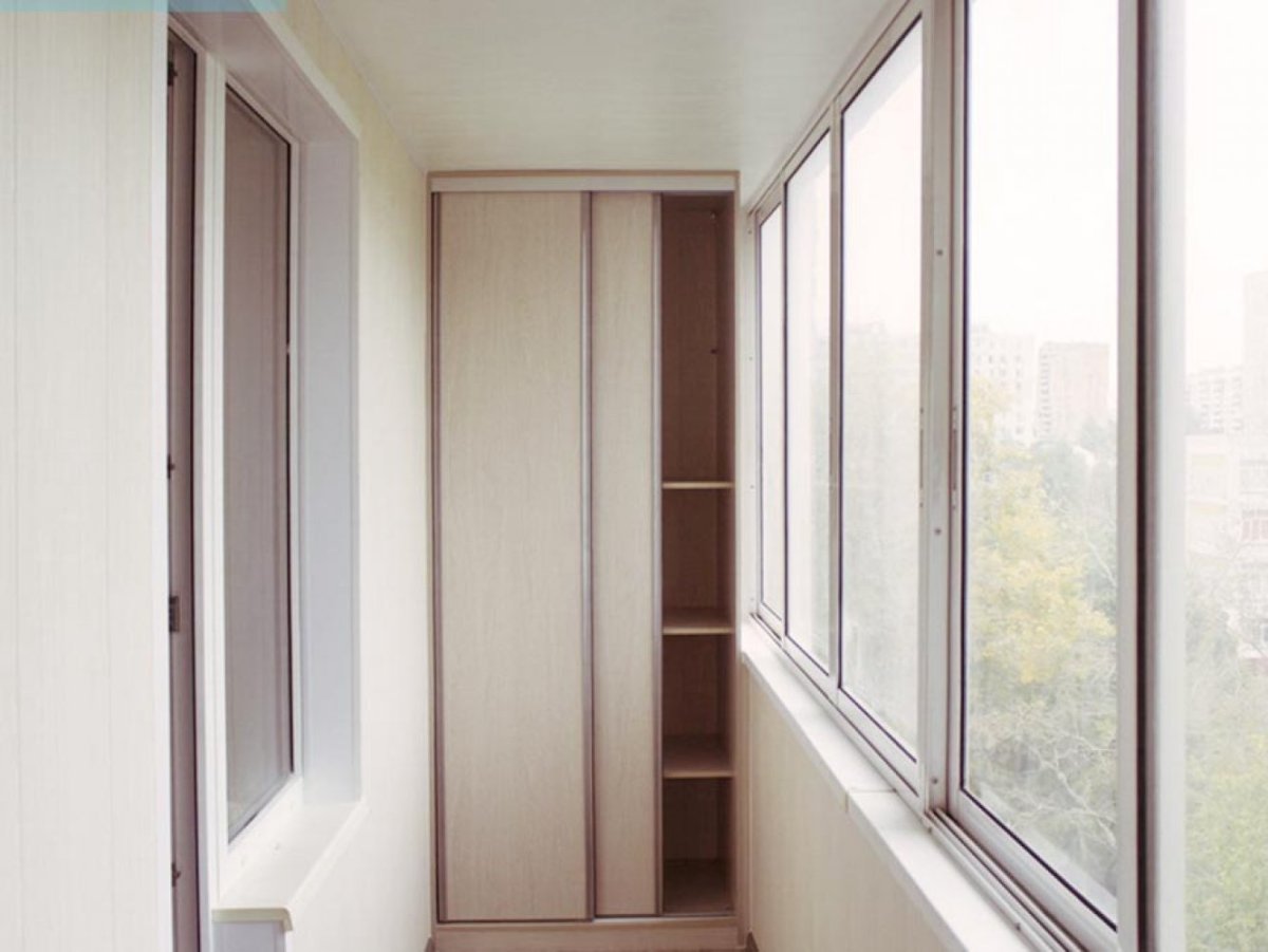 Встроенный шкаф на балконе