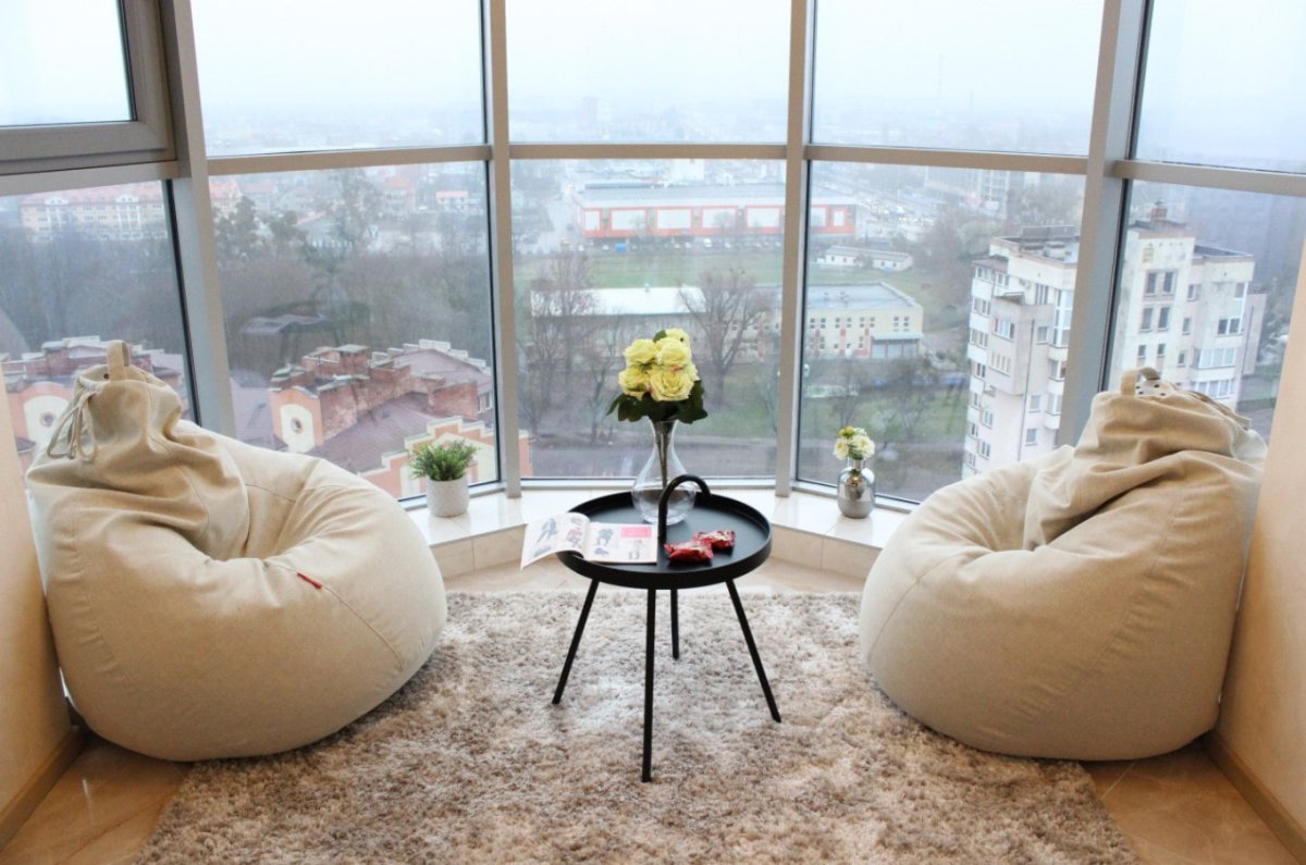 Кресло мешок на балконе