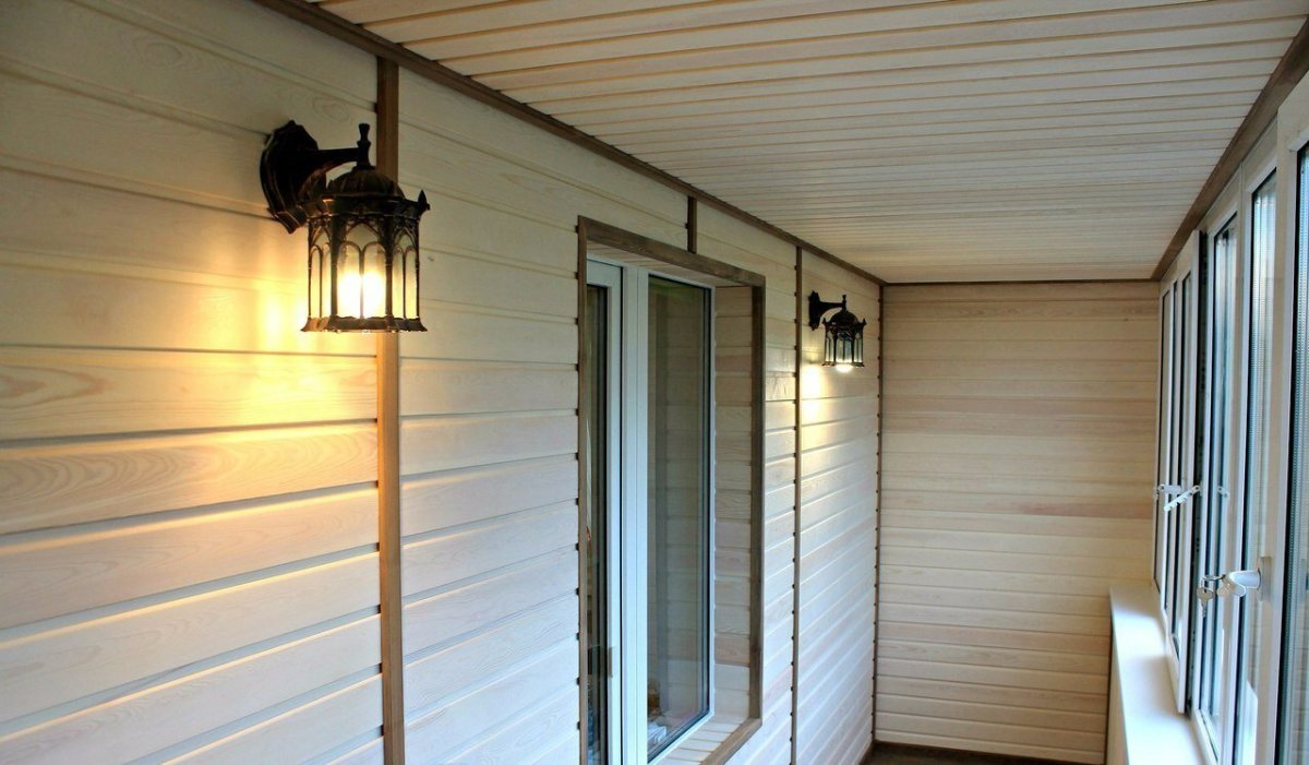 Отделка балкона вагонкой