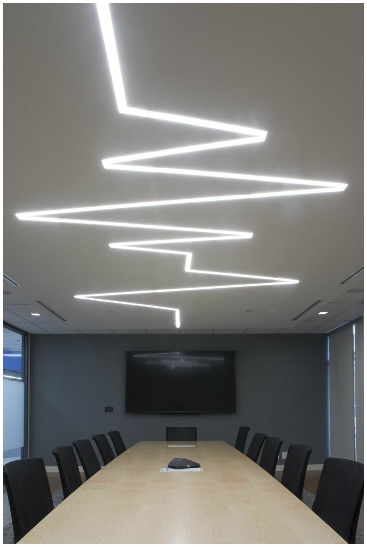 Светодиодные линии на потолке