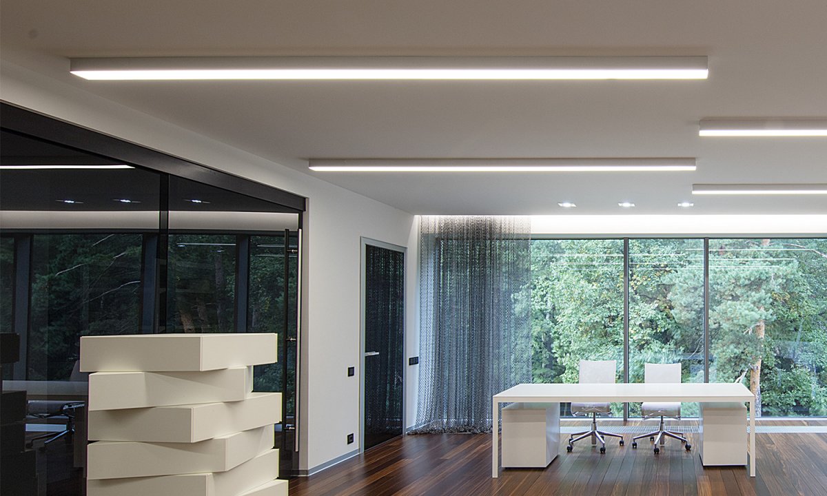 Светильник светодиодный потолочный линейный