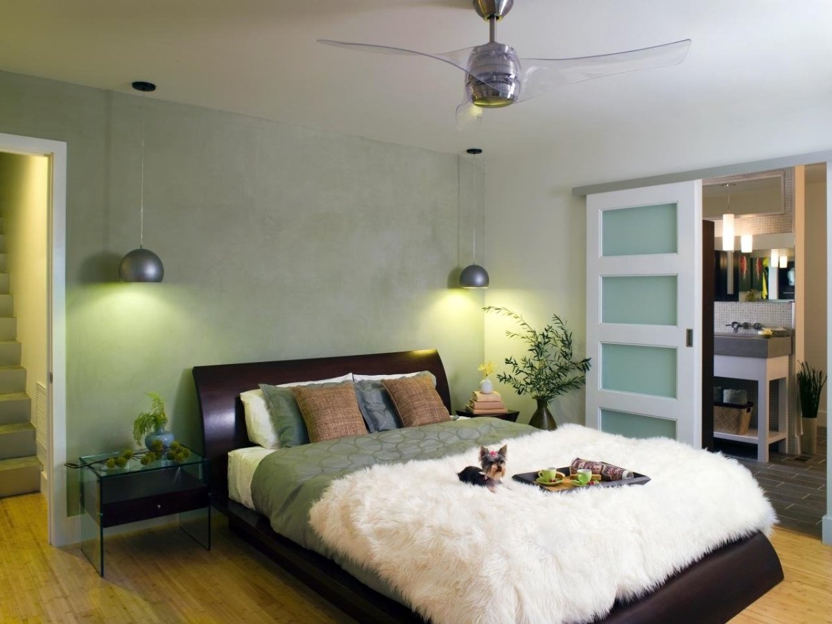 Потолочные светильники над кроватью