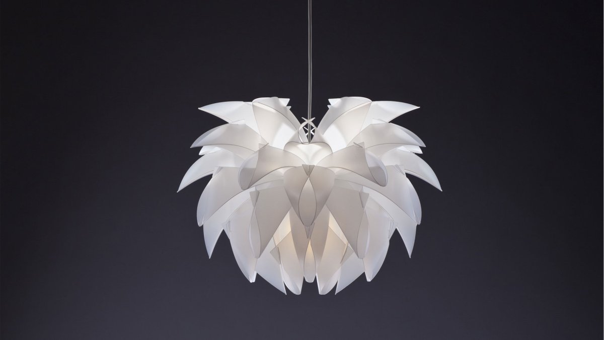 Люстра в виде лепестков
