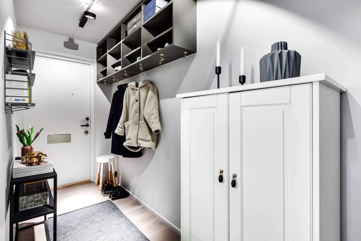 Маленькая прихожая в квартире студии