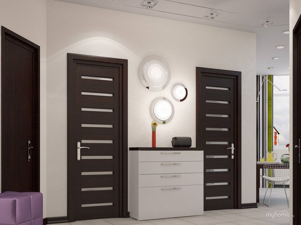 Темные царговые двери в интерьере