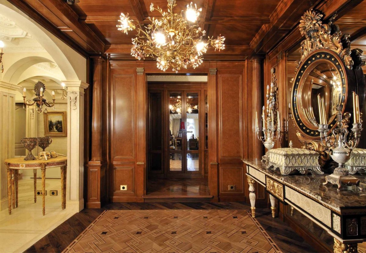 Прихожая в дворцовом стиле