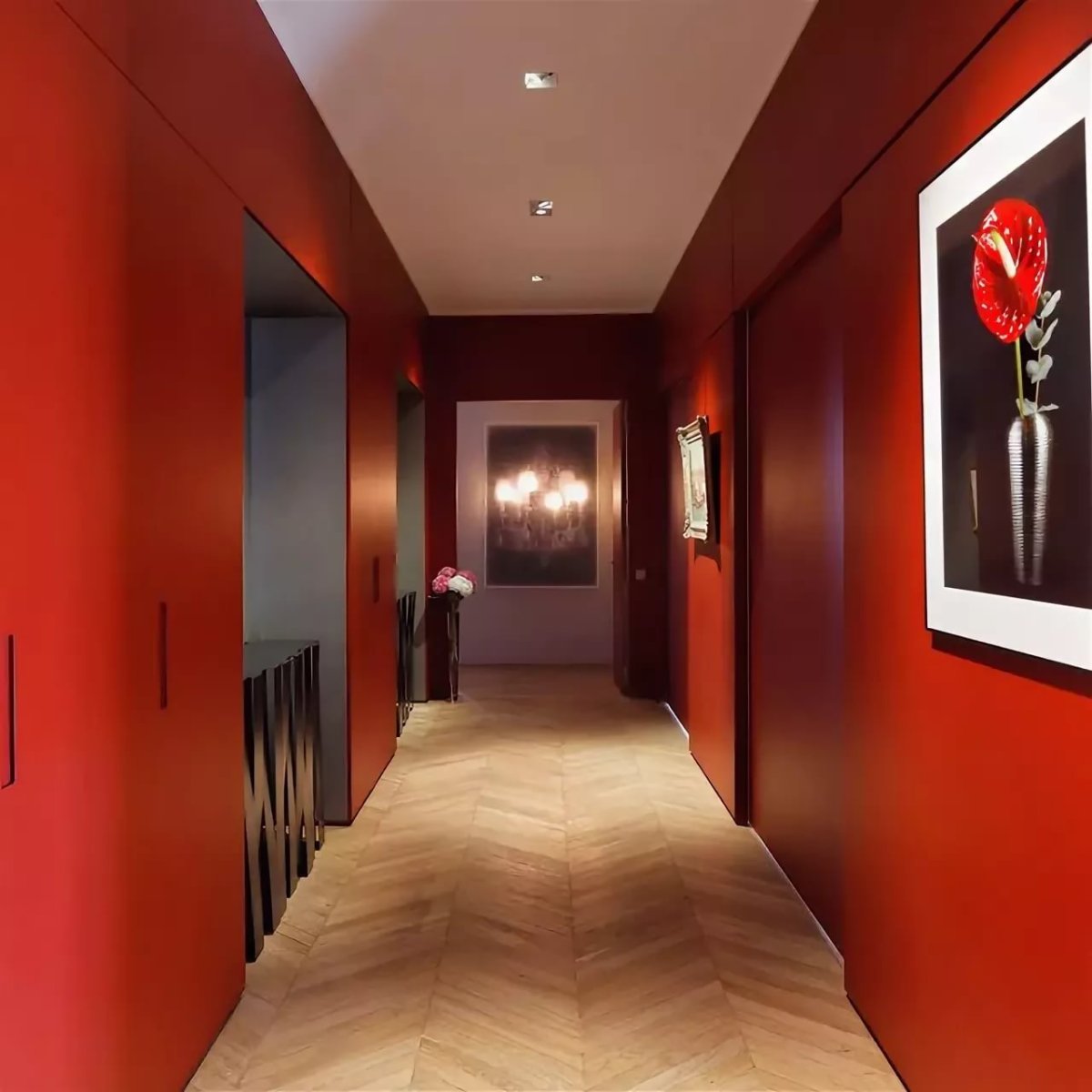 Бордовый коридор