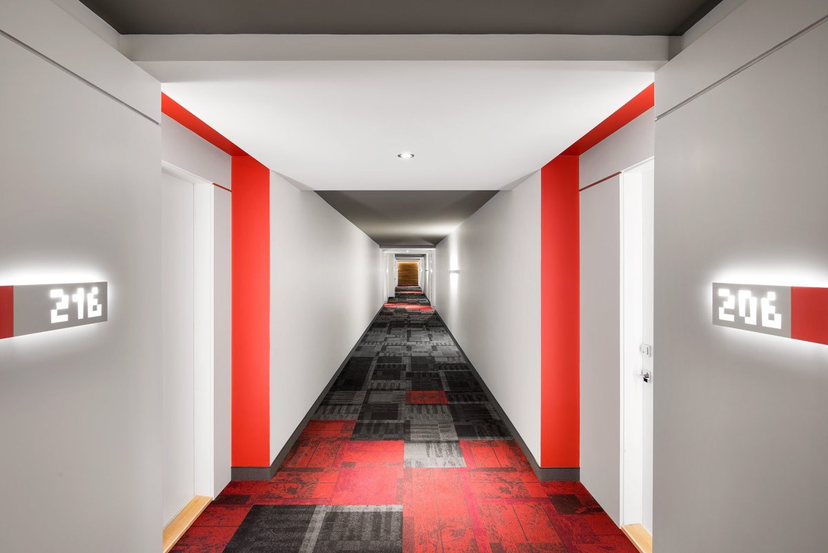 Коридоры для гостиницы яркие