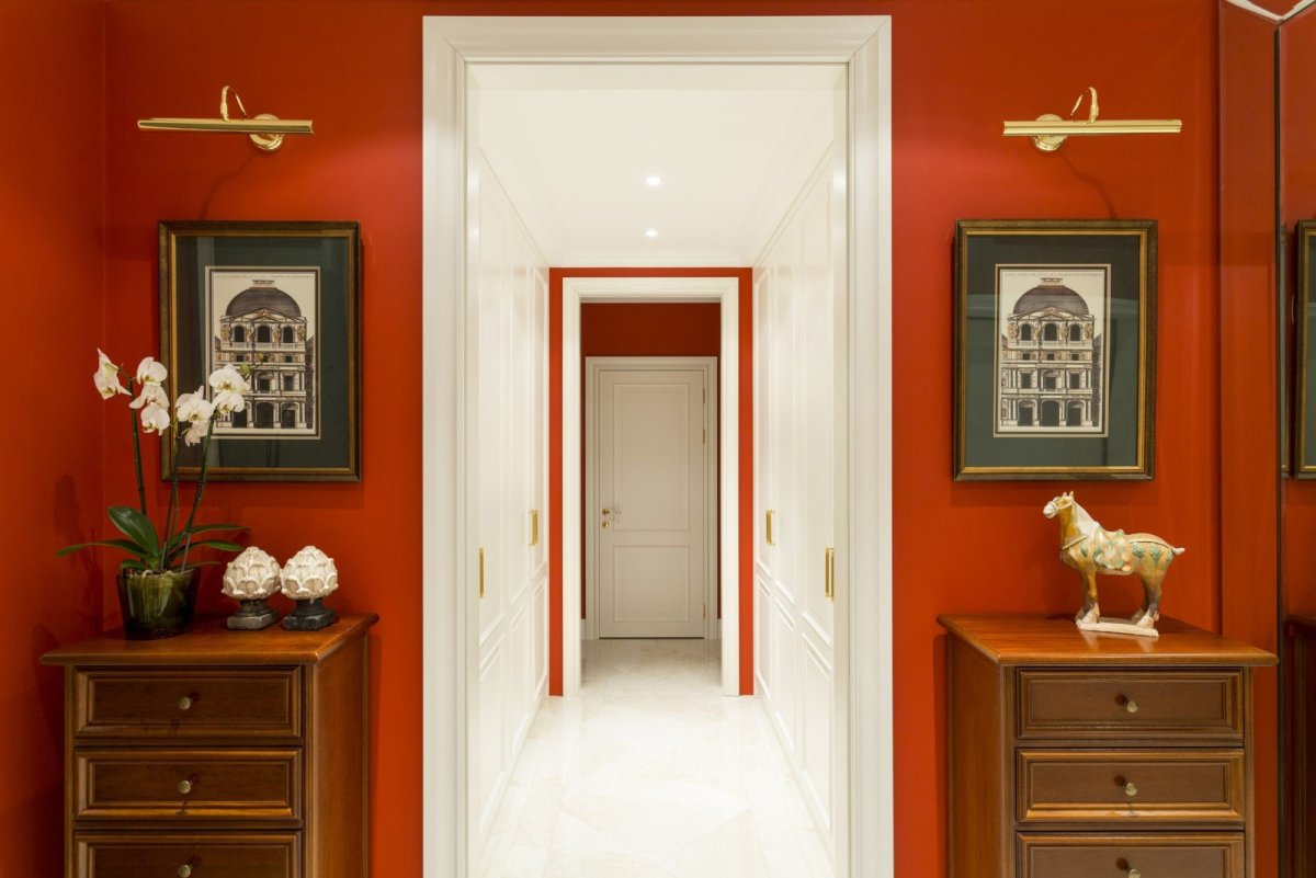 Прихожая в оранжевых тонах