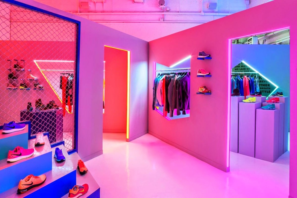 Яркий интерьер магазина