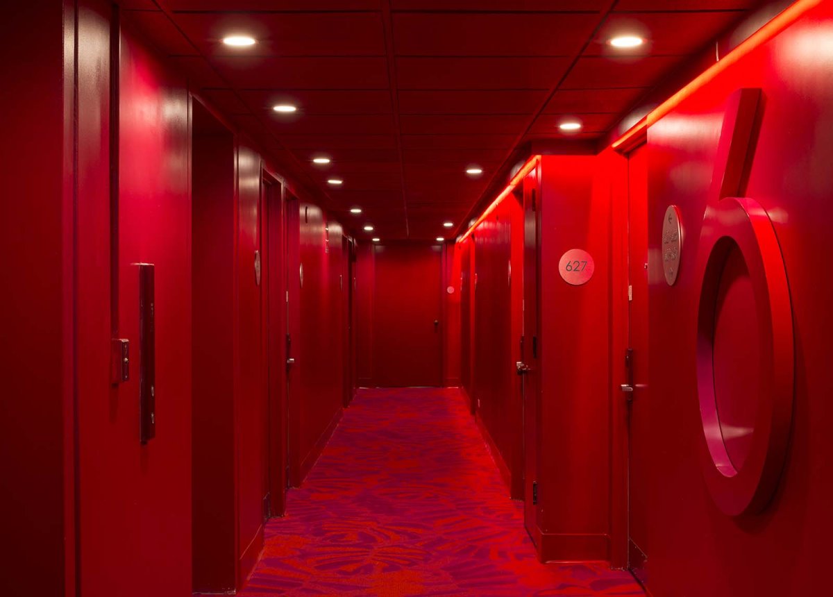 Неоновый коридор