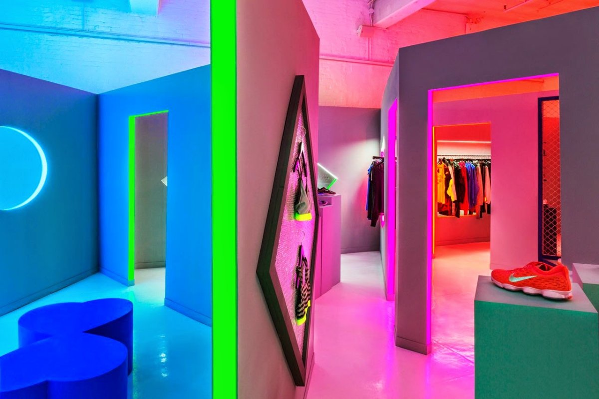 Яркий интерьер магазина