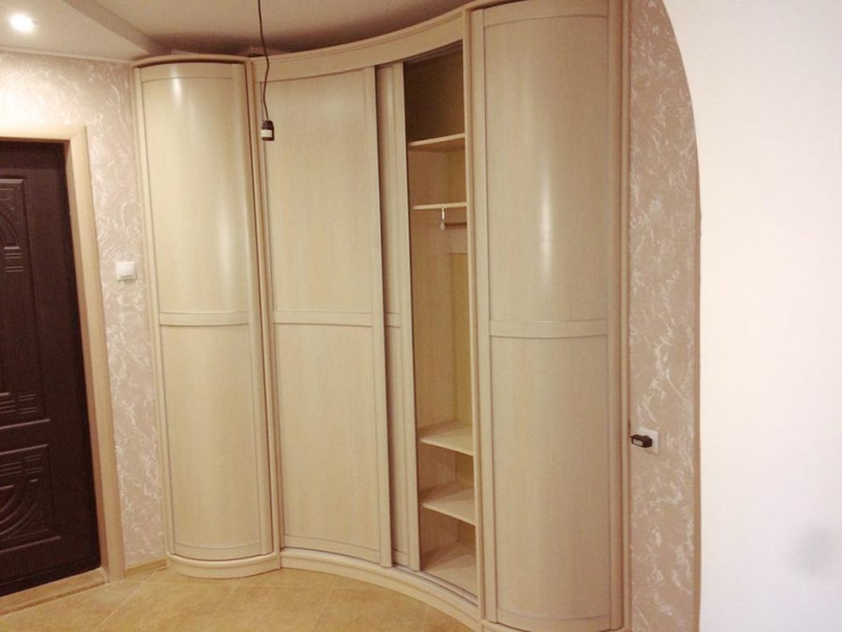 Угловой шкаф-купе в прихожую