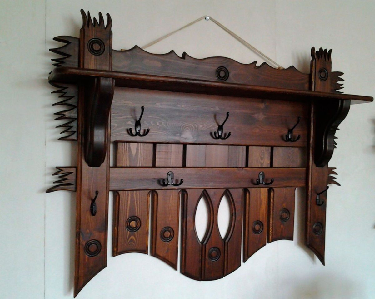 Вешалка из дерева настенная