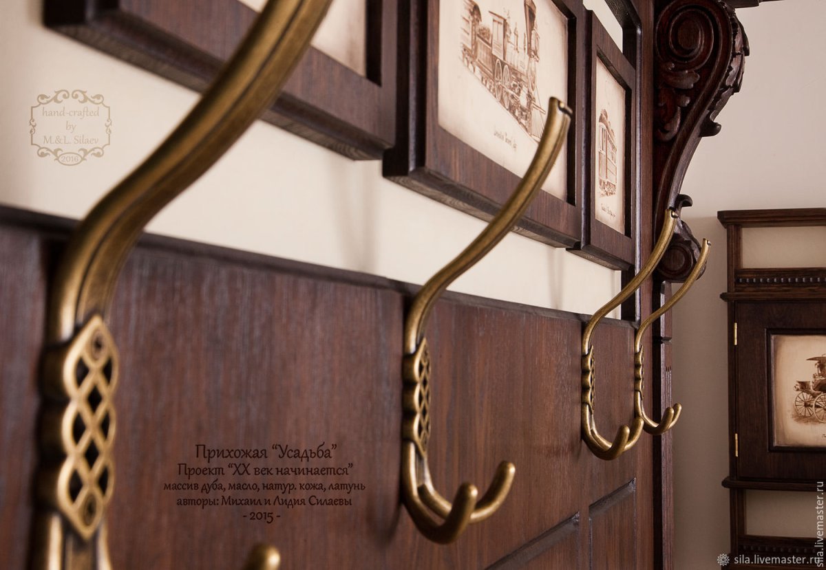 Вешалка из массива дерева настенная